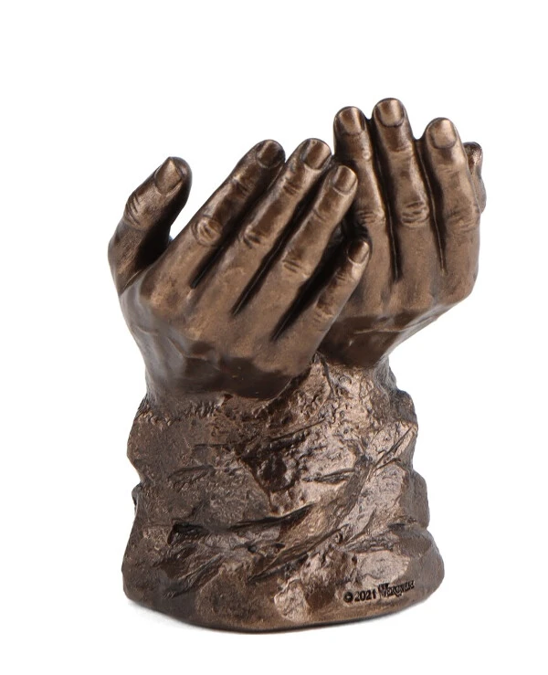 Veronese - Figurine Baby in the hands of the Lord (6.5 cm) 77847AP  Bronze back