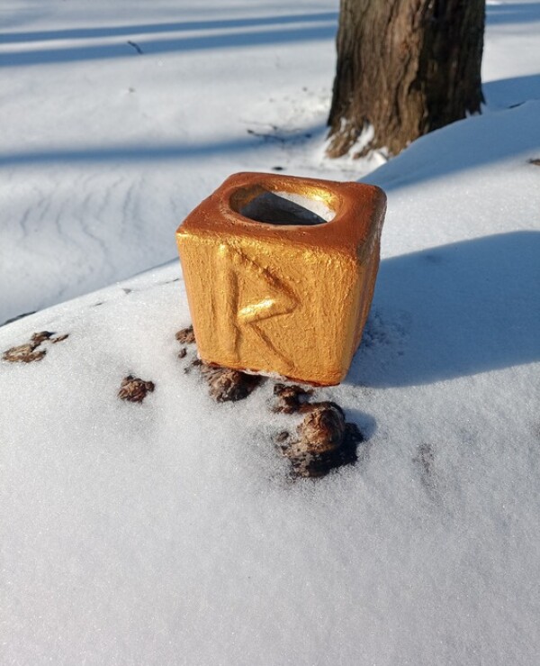 Workshop of Svartas - Decorative fireplace “Sacred runic word ᛏᚱᚢ (Faith)”   back