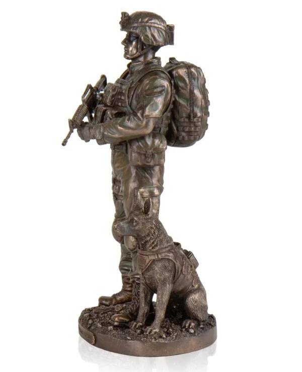 Veronese Figurine of a Military man with a dog (29 cm) | Figurine of a Military man with a dog (29 cm)_3