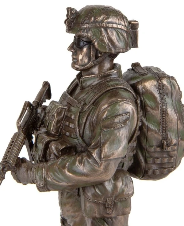 Veronese Figurine of a Military man with a dog (29 cm) | Figurine of a Military man with a dog (29 cm)_4