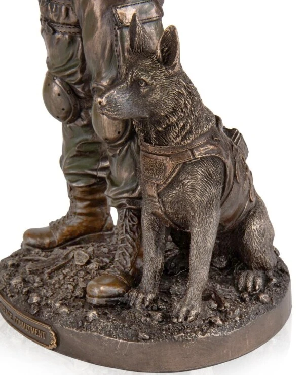 Veronese Figurine of a Military man with a dog (29 cm) | Figurine of a Military man with a dog (29 cm)_5