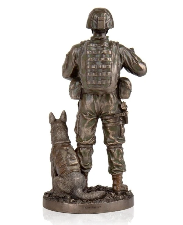 Veronese Figurine of a Military man with a dog (29 cm) | Figurine of a Military man with a dog (29 cm)_6